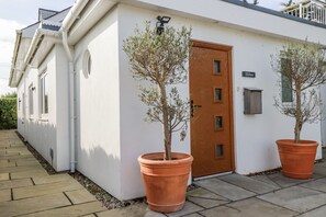 Exterior detail - Hilbre (Padstow)