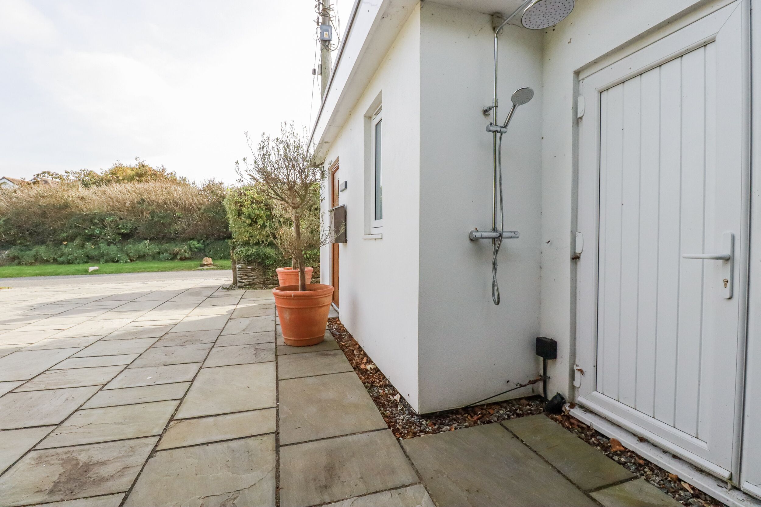 المنطقة المحيطة بالمنشأة