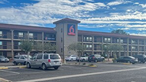 Exterior - Motel 6 Victorville, Ca - Civic Center / Route 66 (Victorville)
