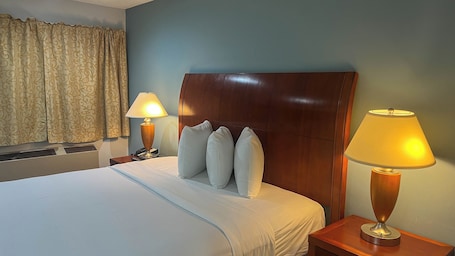 Iron/ironing board, bed sheets