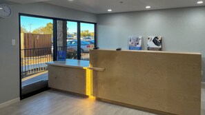Reception - STUDIO 6 Victorville Green Tree Blvd (Victorville)