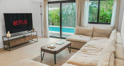 Casa Ola – Steps from the Beach! Pool & BBQ Oasis in Playa Venao