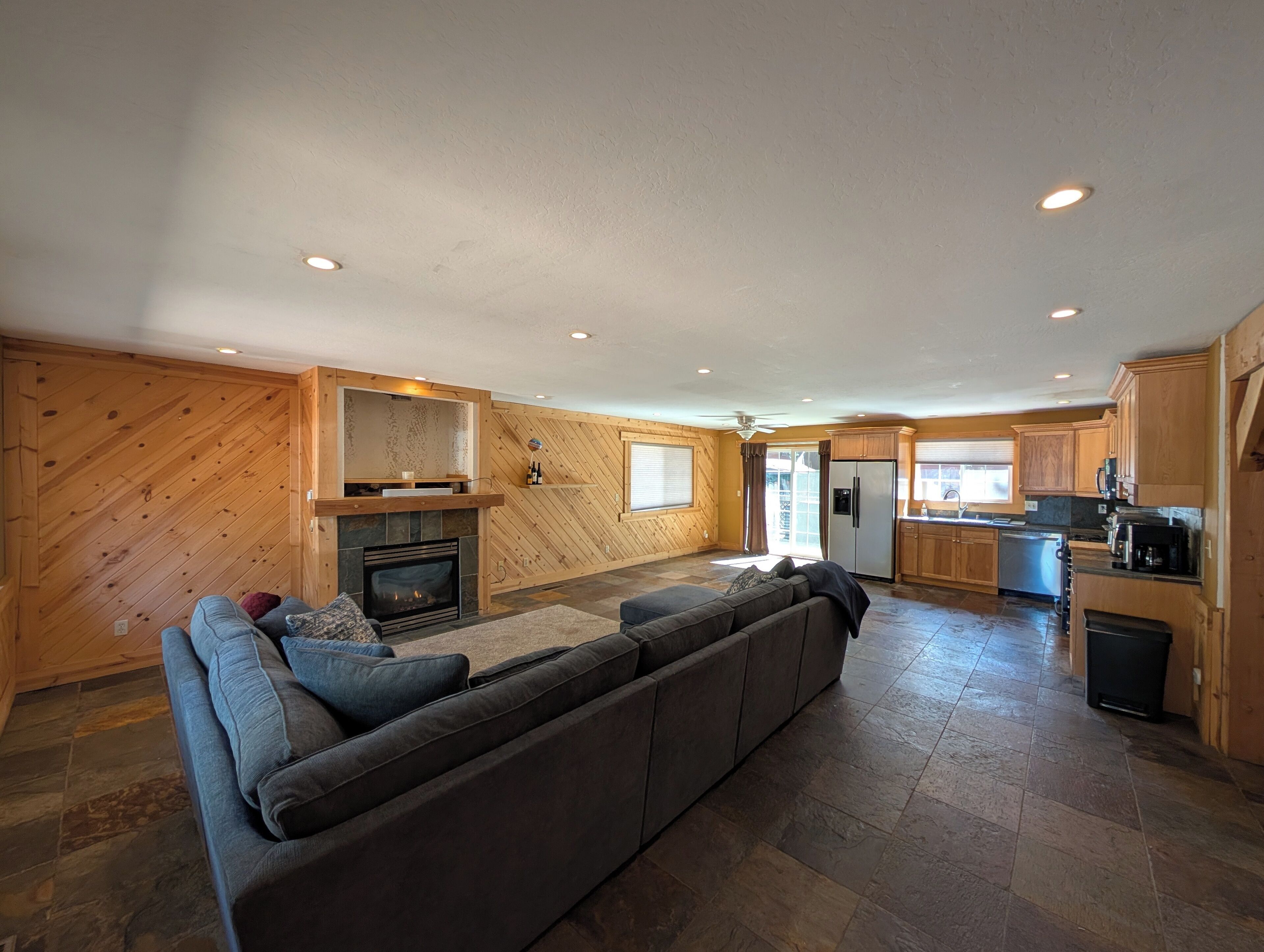 Télévision, cheminée