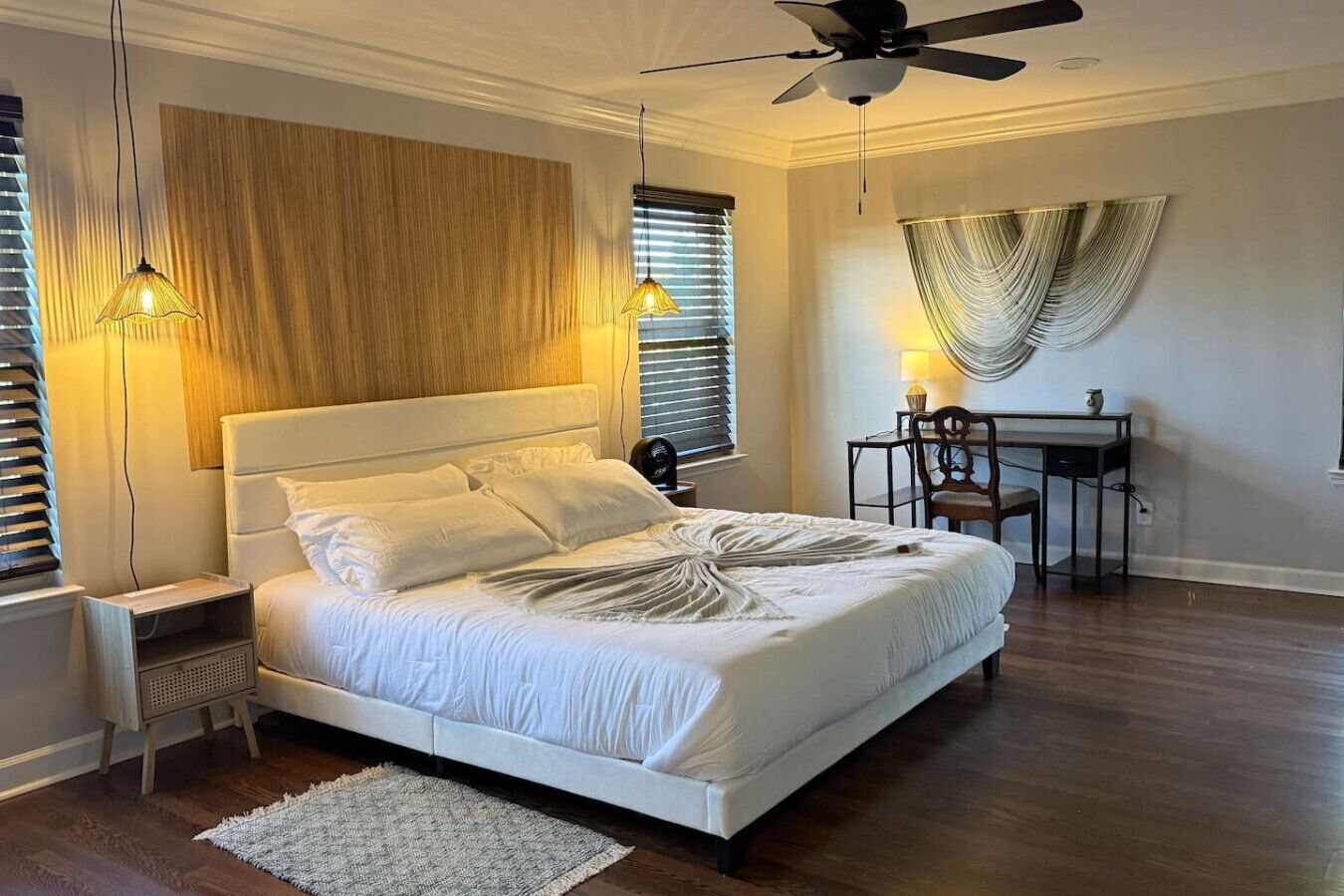 4 Schlafzimmer, Schreibtisch, Bügeleisen/Bügelbrett, Reisekinderbett