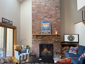 Interior - NewMont Lodge- Pool, Tennis court, pool table (Killington)