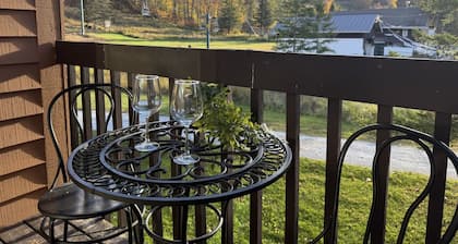 SlopeSide Sanctuary- Pool, Fire place, ski on/off