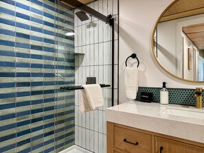Hair dryer, towels - Snowcial Club- Pool, Hot tub, hiking, Near Resort! (Killington)