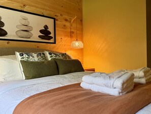 Desk, WiFi, bed sheets