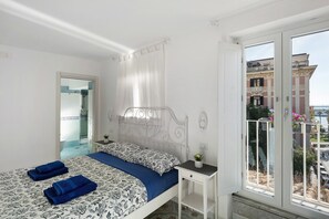3 bedrooms, WiFi, bed sheets - Guest House 'Divina Salerno Centro' with Sea View, Wi-Fi and Air Conditioning (Salerno)