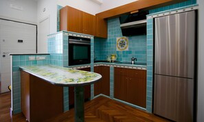 ثلاجة، ماكينة لصنع القهوة/الشاي، غلّاية كهربائية، محمصة خبز