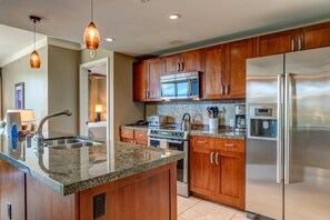 Kühlschrank, Mikrowelle, Ofen, Geschirrspüler