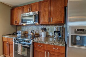 Microwave, oven, dishwasher, coffee/tea maker
