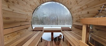 Architectural forest cottage 75 minutes from Montreal.