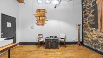 Room | Iron/ironing board, free WiFi