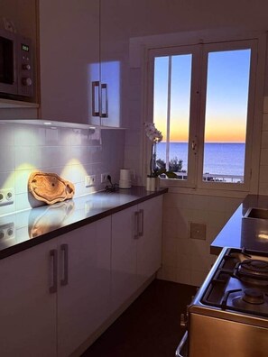 Micro-ondes, four, lave-vaisselle