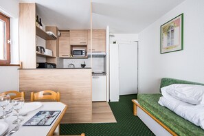 Interior - Apartment 'Necou 105' with Mountain View and Wi-Fi (Les Belleville)