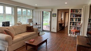 Televisión y chimenea 