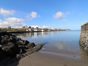Beach nearby - Ty Gwartheg (Newport)