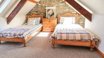 4 bedrooms, individually decorated, individually furnished, free WiFi