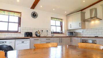Fridge, microwave, dishwasher, cookware/dishes/utensils