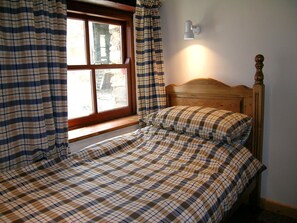 2 bedrooms, individually decorated, individually furnished, free WiFi - Ty Cariad (Newport)