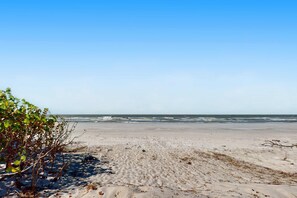 På stranden