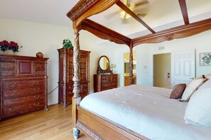 3 habitaciones, tabla de planchar con plancha, wifi y ropa de cama 