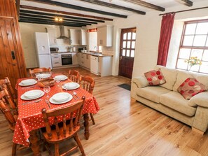 Interior - Ty Fferm (Newport)