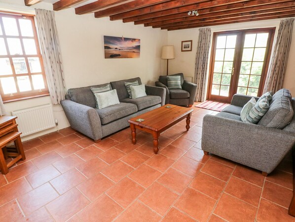 Living area - Ty Fferm (Newport)