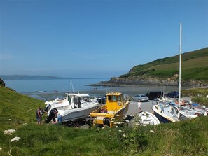 Beach nearby - Dinas Island Cottage (Newport)