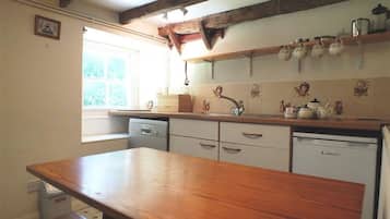 Dishwasher, cookware/dishes/utensils