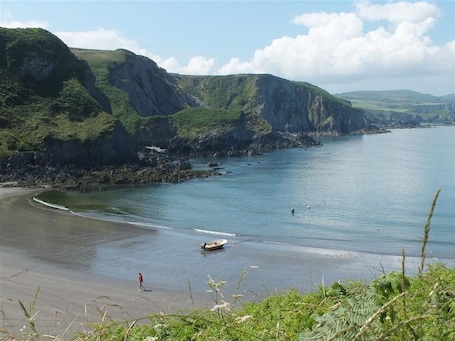 Beach nearby. Dinas Island Cottage