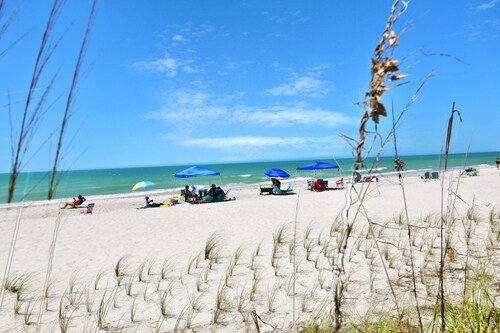 Bright, Gulf front condo just steps from the beach