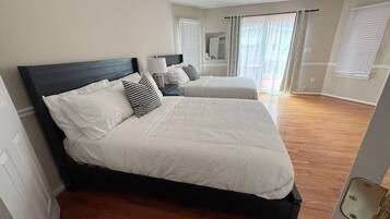 3 bedrooms, desk, iron/ironing board, free WiFi