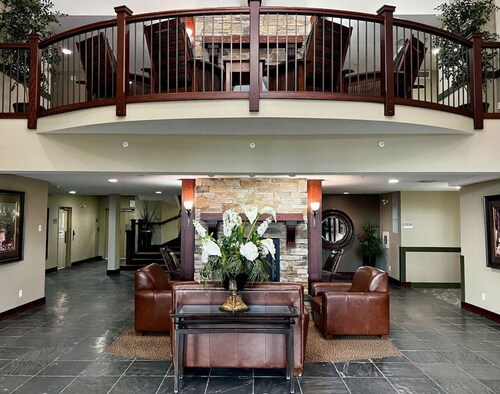 2 Bed, 2 Bath Condo w/ Gas FP & Heated Parking!