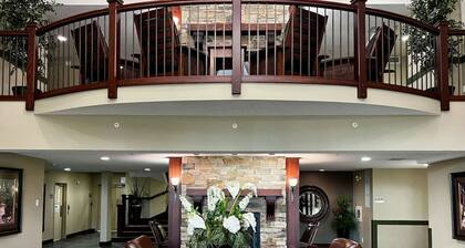 2 Bed, 2 Bath Condo w/ Gas FP & Heated Parking!