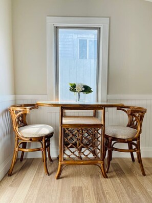 Interior - The Crooked Cottage! 1 Bed, 1 Bath - Entire House (Lethbridge)