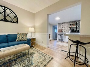 TV - The Crooked Cottage! 1 Bed, 1 Bath - Entire House (Lethbridge)