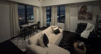 Classy Loft Style 2BR! NY skyline! 30 min to NYC 25 to MetLife & America Dream