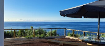 Maison de Vacances 'Baía Do Porto Das Lajes' avec Vue sur la Mer, Terrasse Privée et Wi-Fi