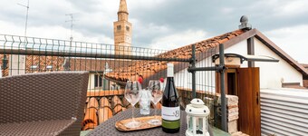 (Rooftop) Campanile View, Central & Elegant