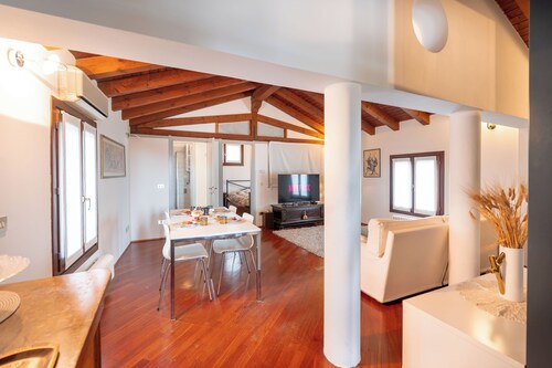 (Rooftop) Campanile View, Central & Elegant