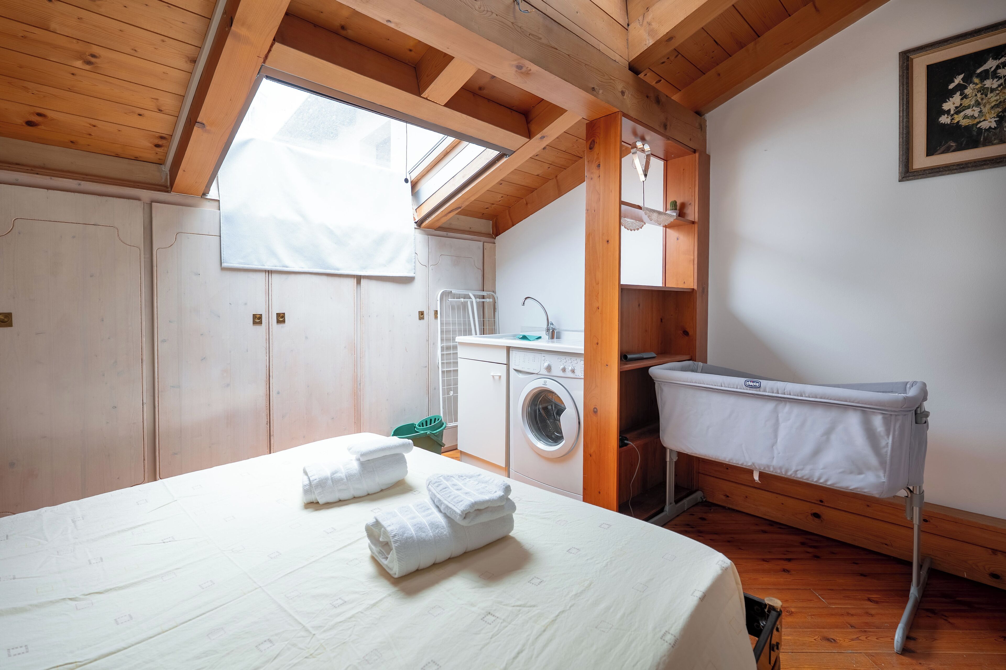 2 多间卧室、熨斗/熨衣板、WiFi、床单