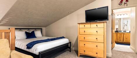 3 dormitorios, tabla de planchar con plancha, cuna de viaje