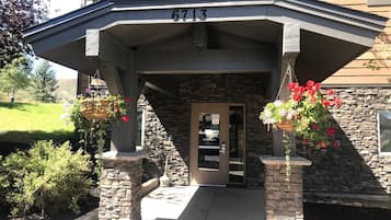 تفاصيل الفندق من الخارج