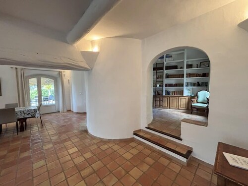 Countryside villa with swimming pool