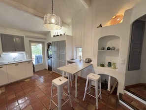 Fridge, microwave, oven, dishwasher - Countryside villa with swimming pool (Lambesc)