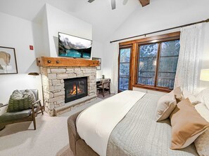 4 bedrooms, desk, iron/ironing board, WiFi