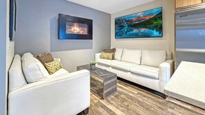 Televisión y chimenea 