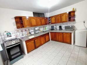 Mikroaaltouuni, uuni, liesi